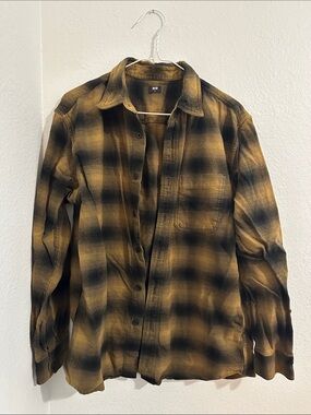 Uniqlo Yellow and Black Plaid Casual Button-Down Shirt